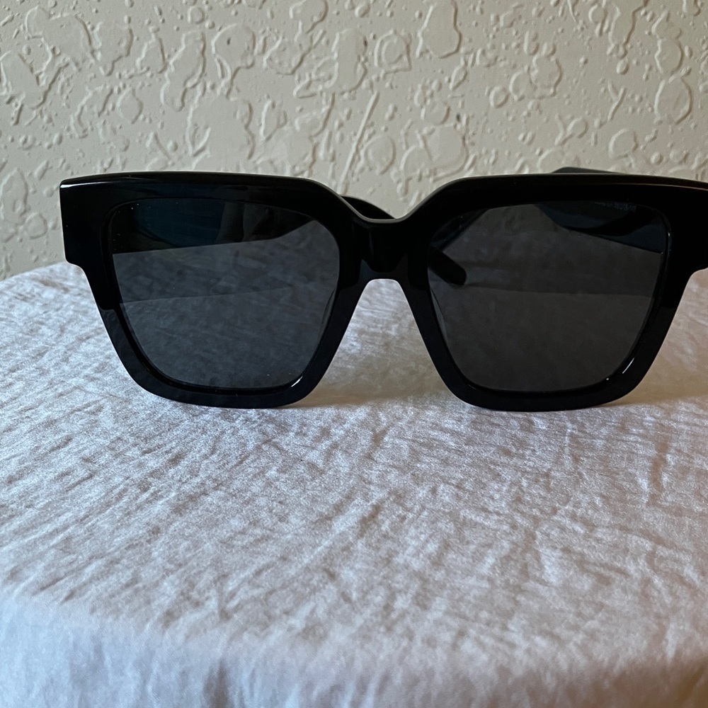 Duco: Black Retro Square Sunglasses- Silver Tone